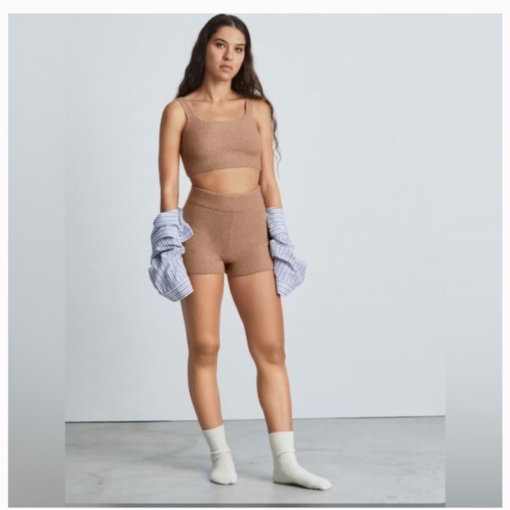 Everlane Cozy Stretch Shorts in Camel